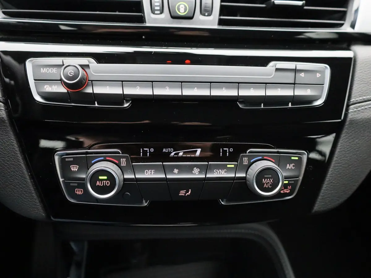 xDrive25e Aut. | Head up Display | Navigatie | Camera | Climate Control | Led Verlichting |