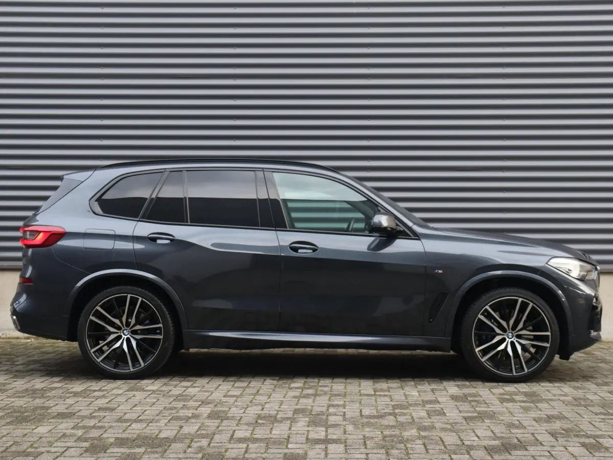 xDrive40i | High Executive | M Sportpakket | Panodak Skylounge | Trekhaak | Hi-Fi | Driving Assistant | Head-Up | Adaptief M Onderstel | 22'' LMV |
