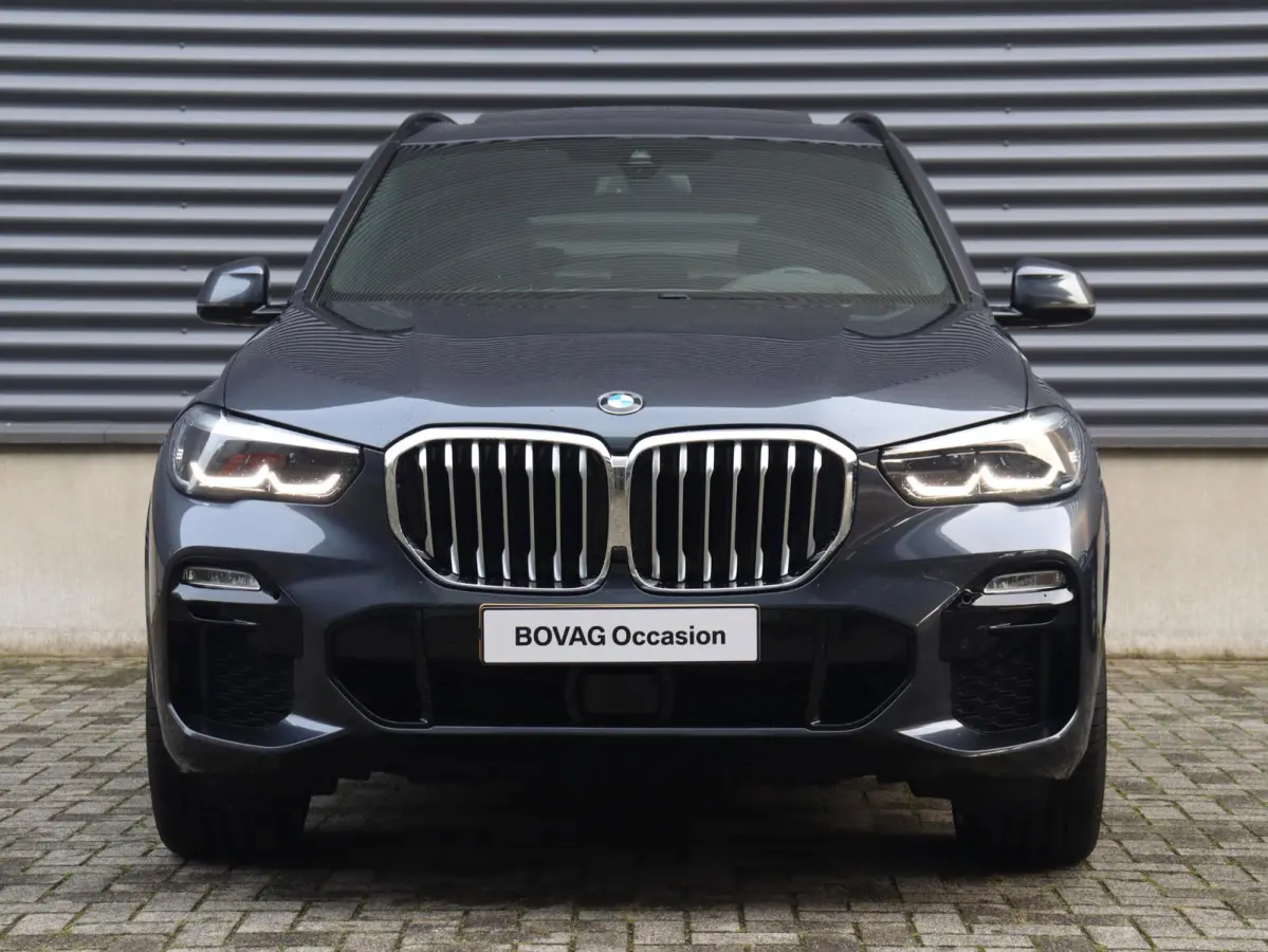 xDrive40i | High Executive | M Sportpakket | Panodak Skylounge | Trekhaak | Hi-Fi | Driving Assistant | Head-Up | Adaptief M Onderstel | 22'' LMV |