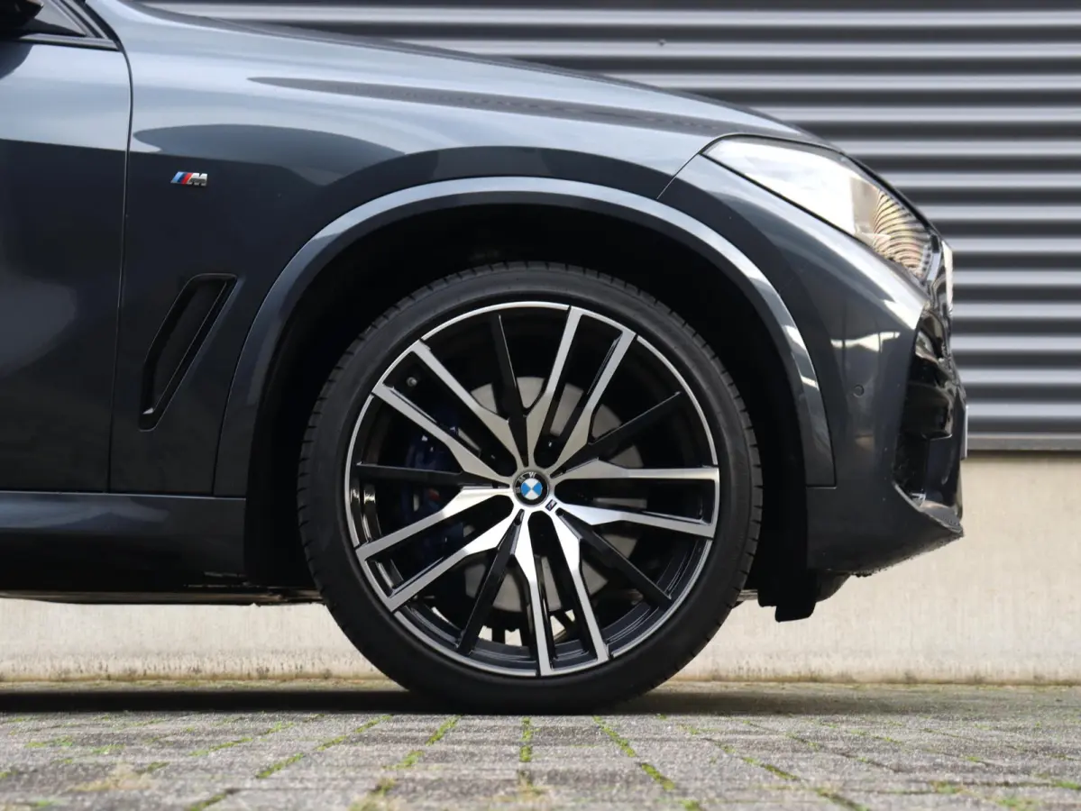 xDrive40i | High Executive | M Sportpakket | Panodak Skylounge | Trekhaak | Hi-Fi | Driving Assistant | Head-Up | Adaptief M Onderstel | 22'' LMV |