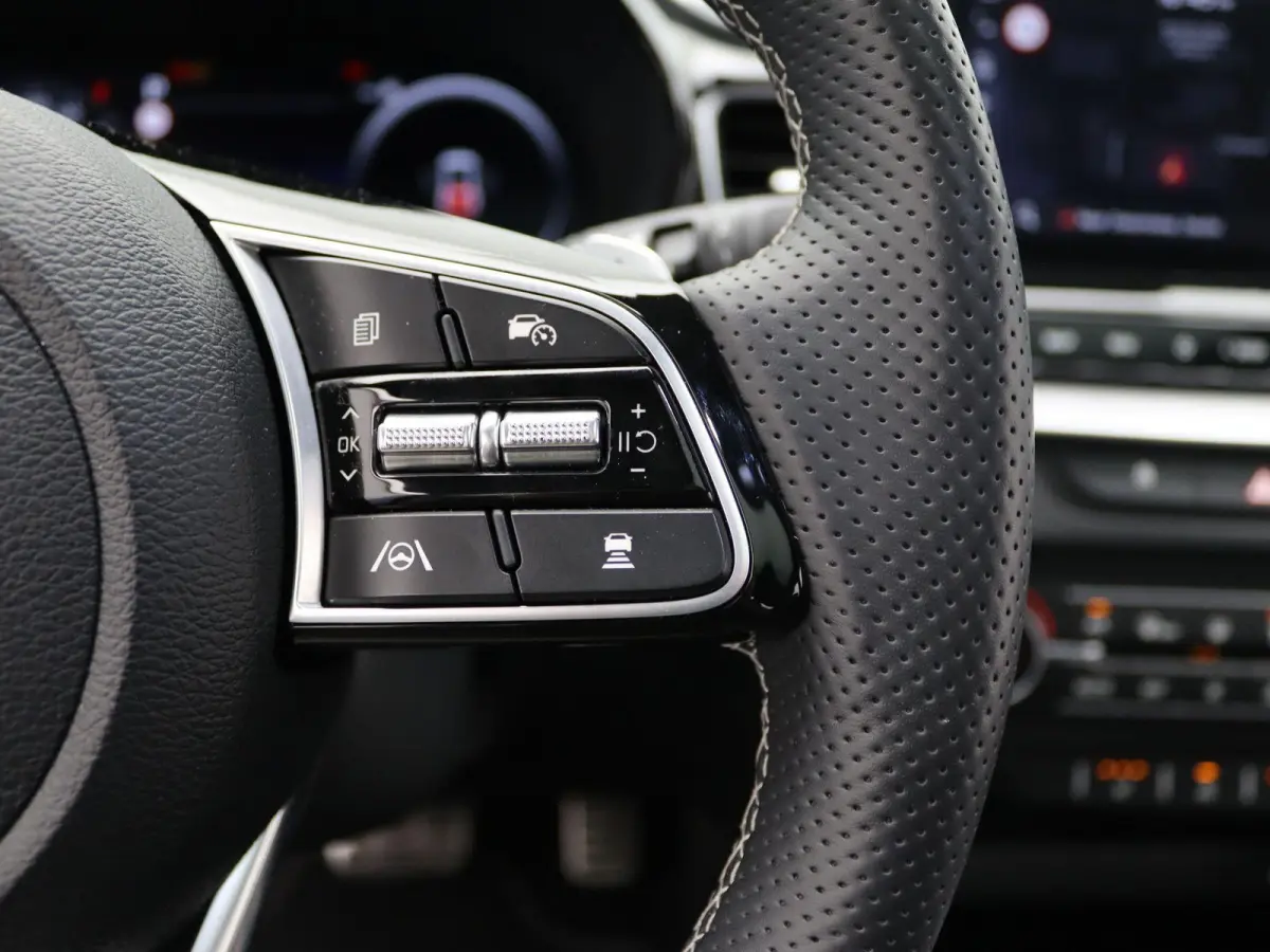 1.5 T-GDi GT-Line |  Automaat | Navigatie | Panoramadak | Apple Carplay / Android Auto | Climate Control | Camera | Digital Cockpit | Kia Connect | Stoel- Stuurverwarming | Adaptive Cruise C