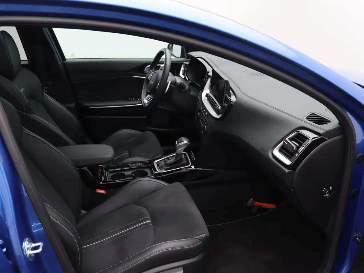 1.5 T-GDi GT-Line |  Automaat | Navigatie | Panoramadak | Apple Carplay / Android Auto | Climate Control | Camera | Digital Cockpit | Kia Connect | Stoel- Stuurverwarming | Adaptive Cruise C