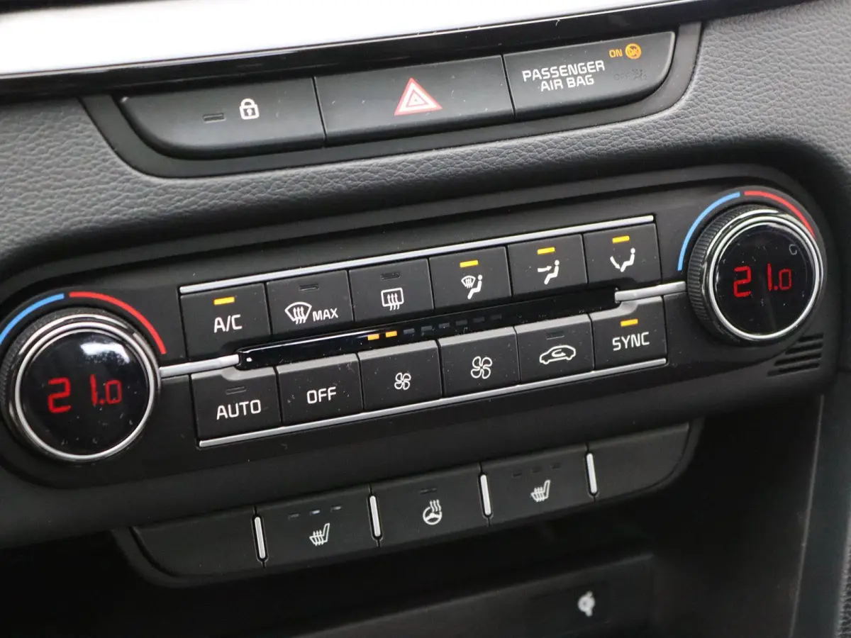 1.5 T-GDi GT-Line |  Automaat | Navigatie | Panoramadak | Apple Carplay / Android Auto | Climate Control | Camera | Digital Cockpit | Kia Connect | Stoel- Stuurverwarming | Adaptive Cruise C