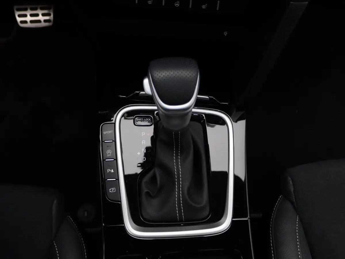 1.5 T-GDi GT-Line |  Automaat | Navigatie | Panoramadak | Apple Carplay / Android Auto | Climate Control | Camera | Digital Cockpit | Kia Connect | Stoel- Stuurverwarming | Adaptive Cruise C