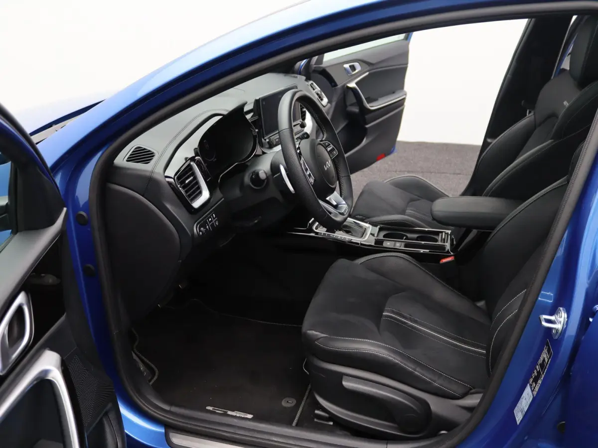 1.5 T-GDi GT-Line |  Automaat | Navigatie | Panoramadak | Apple Carplay / Android Auto | Climate Control | Camera | Digital Cockpit | Kia Connect | Stoel- Stuurverwarming | Adaptive Cruise C
