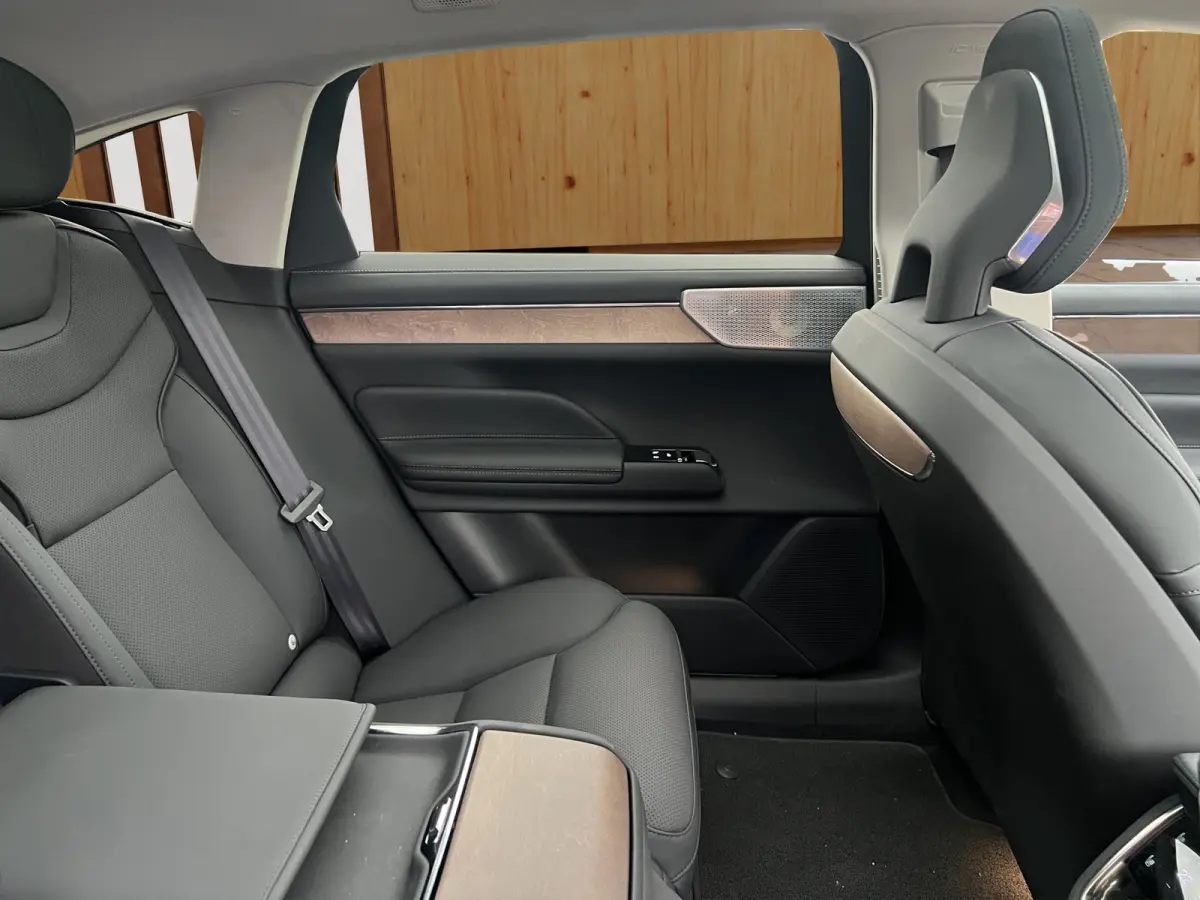 Single Motor Extended Range Ultra 92KWH | Luchtvering | Massage Stoelen | Bowers & Wilkens Dolby Atmos | Stoelen voor + achter verwarmd en geventileerd |