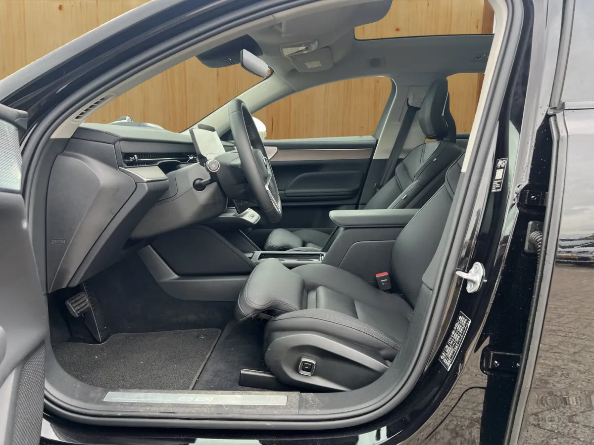 Single Motor Extended Range Ultra 92KWH | Luchtvering | Massage Stoelen | Bowers & Wilkens Dolby Atmos | Stoelen voor + achter verwarmd en geventileerd |