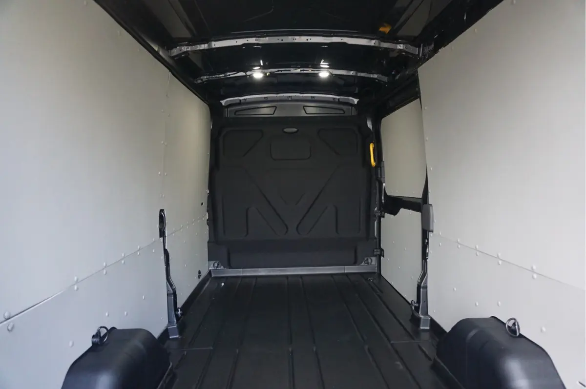 350L 130PK AUT L3H2 BPM VRIJ!! Sync4 Navi, 360 Camera, LM Velg, Trekhaak!! NR. A62