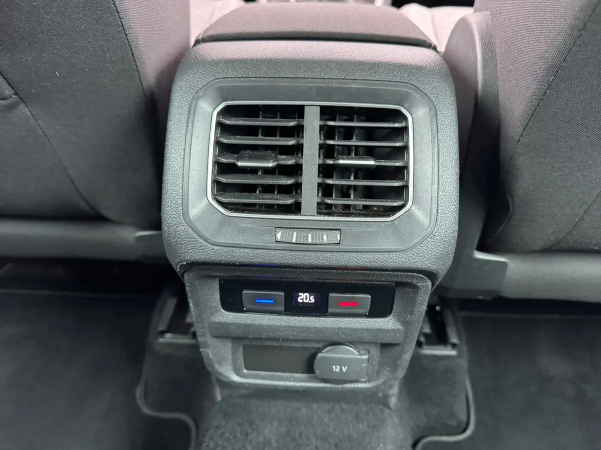 1.4 TSI Comfortline * Navigatiesysteem * Parkeercamers * Led * Lichtmetalen Velgen *