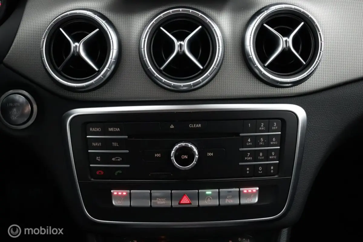 180 Upgrade Edition Autmaat | Vol Opties | Camera | PDC | NL Auto | Dealer-onderhouden | DEALER-STAAT