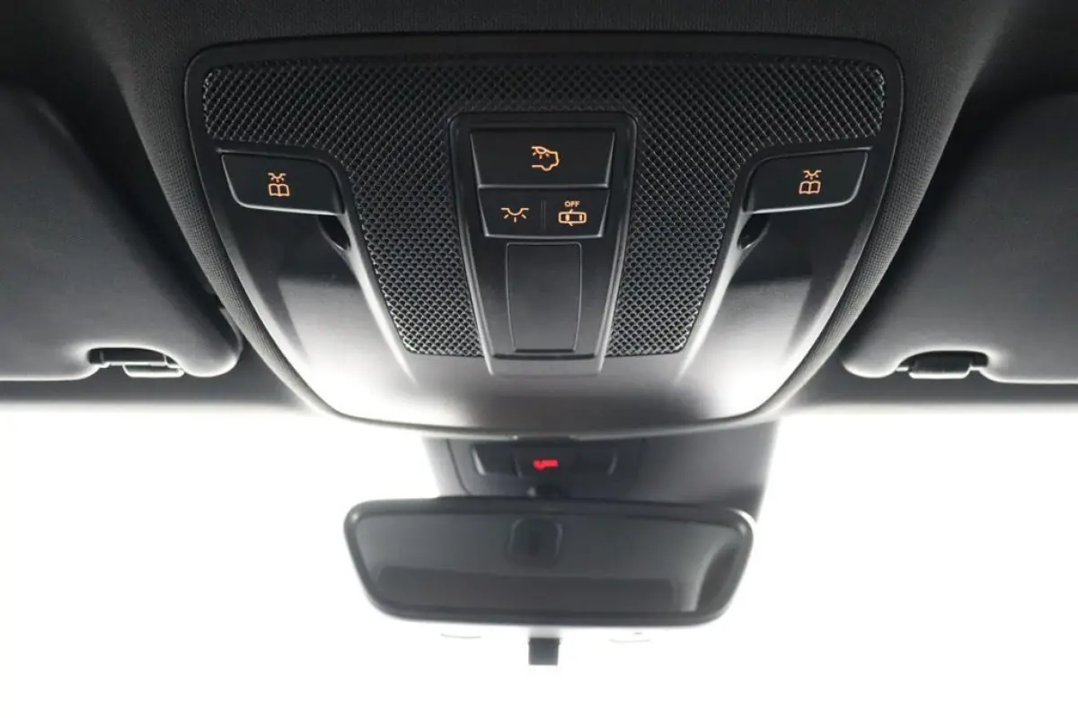 180 Upgrade Edition Autmaat | Vol Opties | Camera | PDC | NL Auto | Dealer-onderhouden | DEALER-STAAT