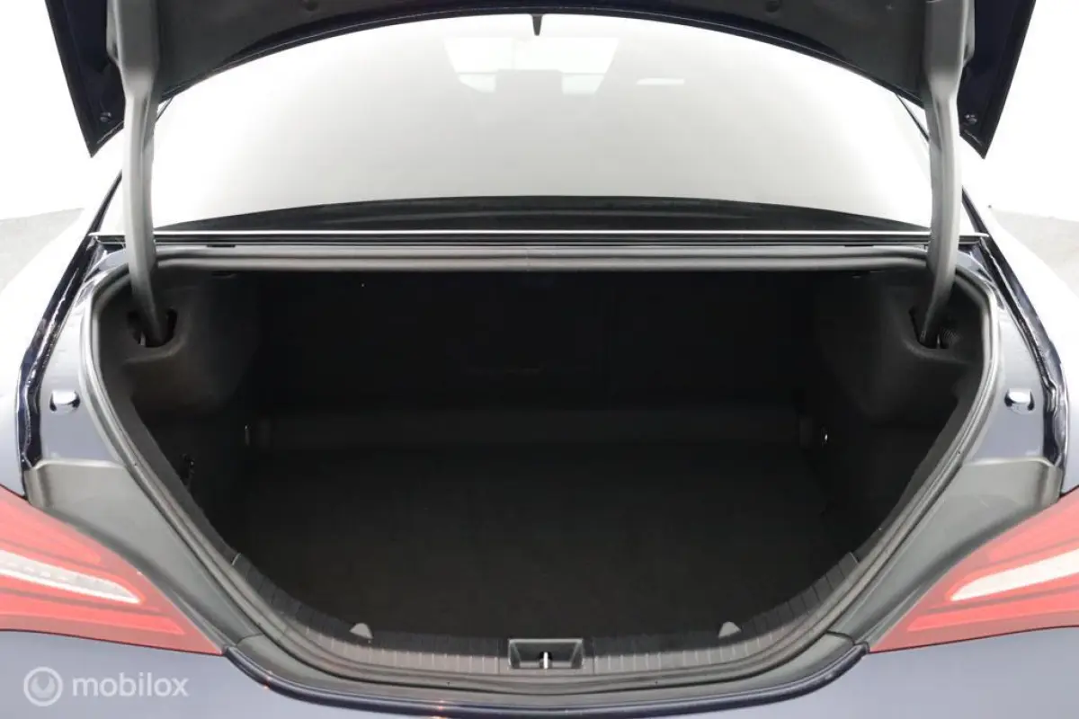 180 Upgrade Edition Autmaat | Vol Opties | Camera | PDC | NL Auto | Dealer-onderhouden | DEALER-STAAT