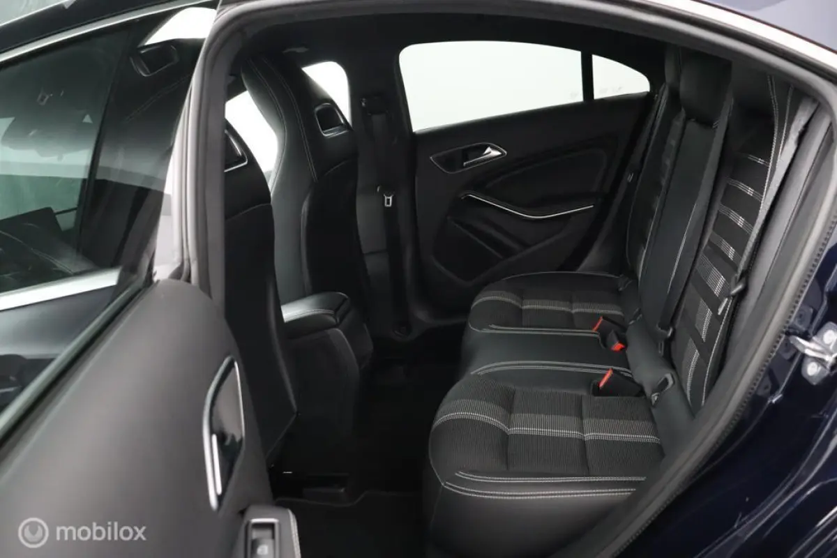 180 Upgrade Edition Autmaat | Vol Opties | Camera | PDC | NL Auto | Dealer-onderhouden | DEALER-STAAT