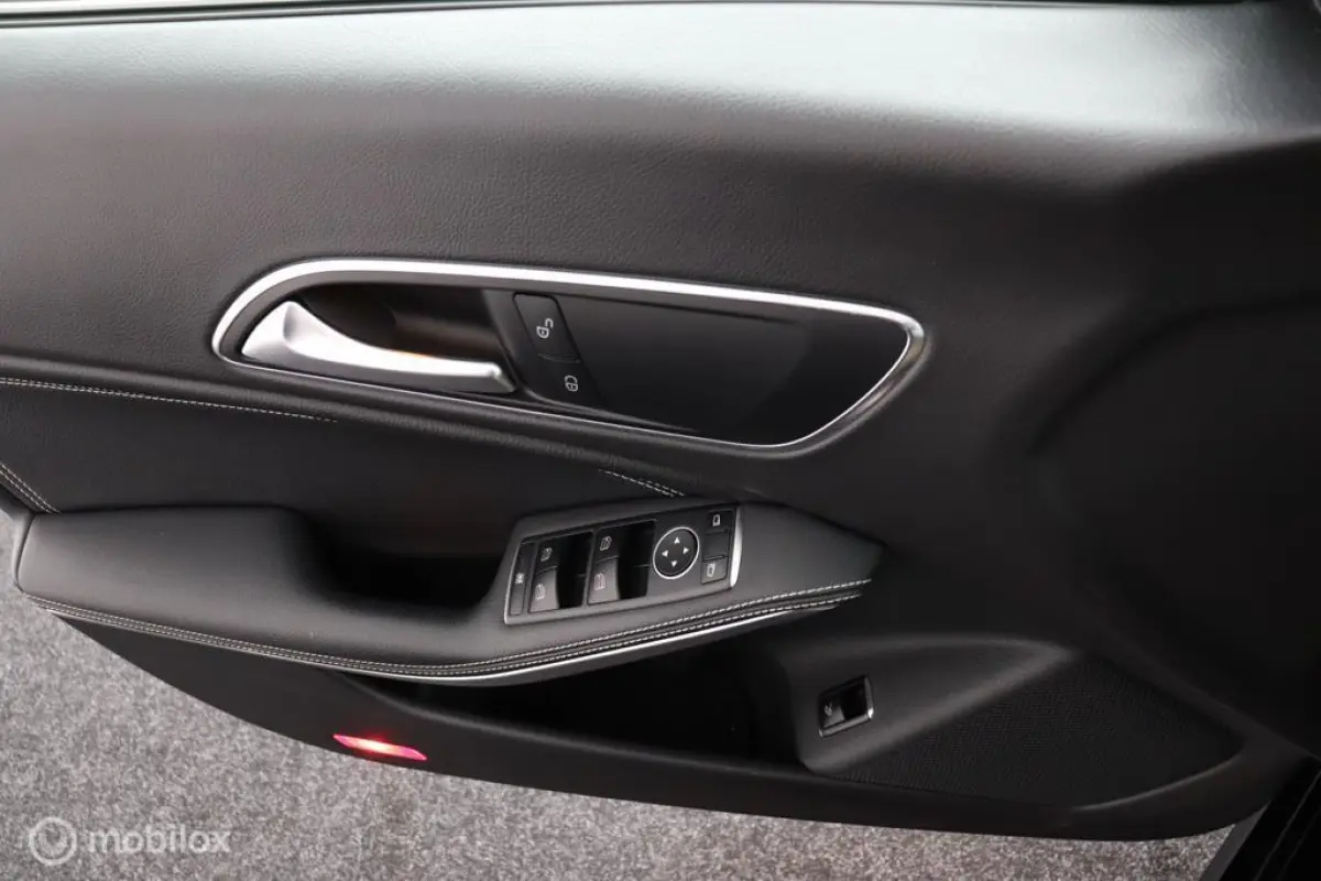 180 Upgrade Edition Autmaat | Vol Opties | Camera | PDC | NL Auto | Dealer-onderhouden | DEALER-STAAT