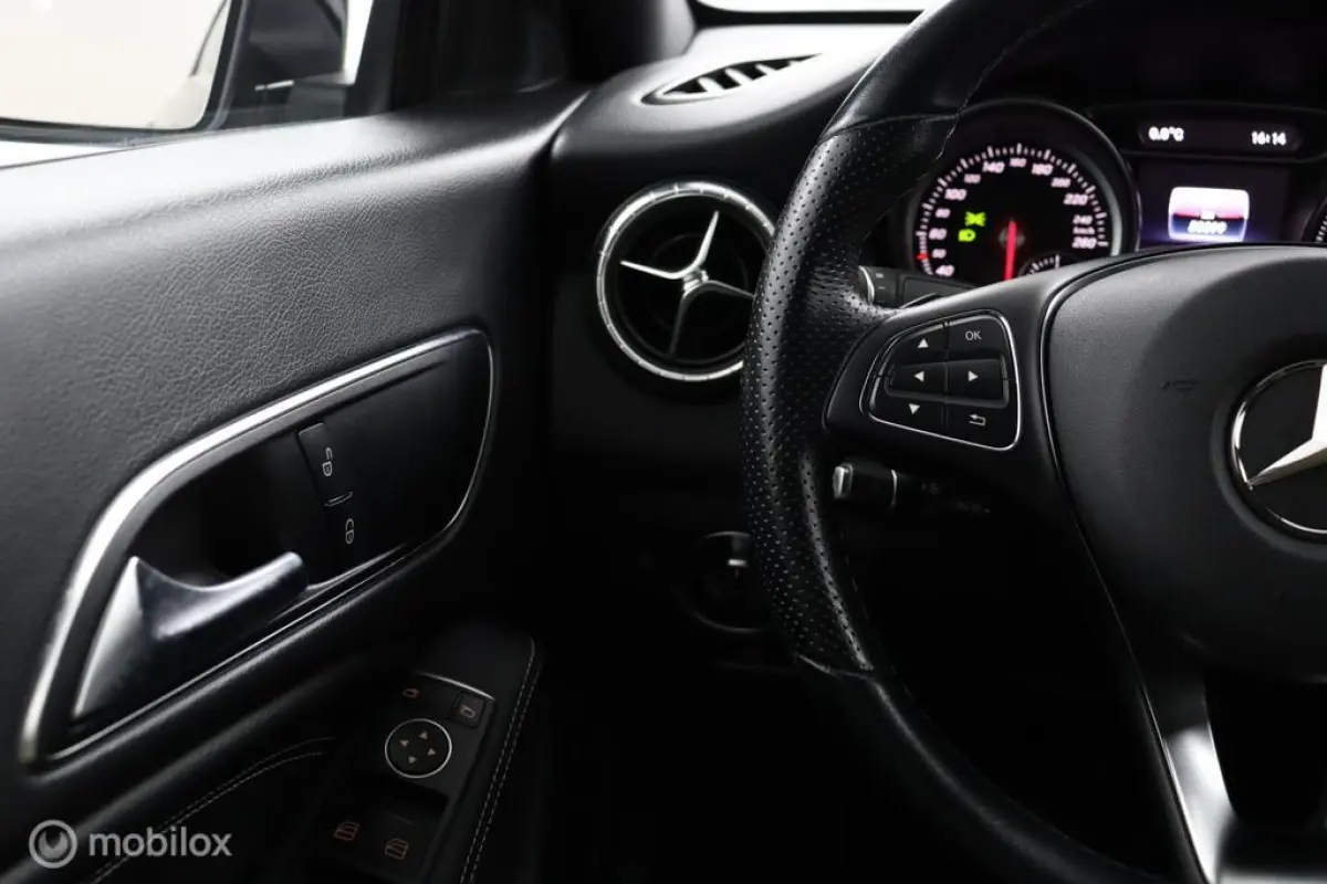 180 Upgrade Edition Autmaat | Vol Opties | Camera | PDC | NL Auto | Dealer-onderhouden | DEALER-STAAT
