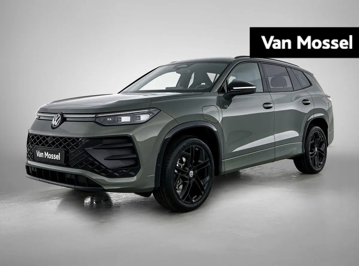 1.5 eHybrid R-Line Edition | 204pk | Trekhaak inklapbaar | Panoramaschuif-kanteldak | Black Style Pakket | adaptieve cruise control | climatronic (automatische airco) |