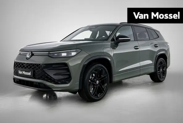 1.5 eHybrid R-Line Edition | 204pk | Trekhaak inklapbaar | Panoramaschuif-kanteldak | Black Style Pakket | adaptieve cruise control | climatronic (automatische airco) |
