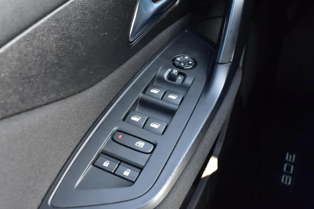 1.2 PureTech Active Pack Business|Automaat!|Trekhaak|Navi|Distributie vervangen|
