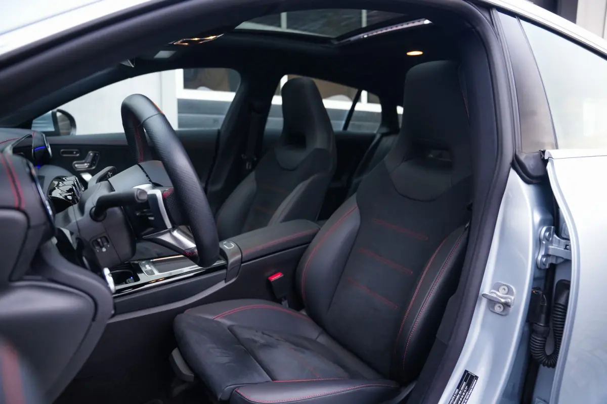 250 e 218 pk AMG Line / Pano-Dak/ Distronic/ AMG-line/Keyless/ Widescreen/ Stoel/Stuur.verw/ Head-Up/ Sfeerverl./  19''LMV