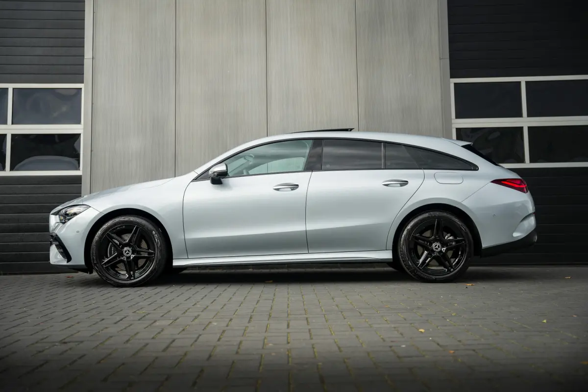250 e 218 pk AMG Line / Pano-Dak/ Distronic/ AMG-line/Keyless/ Widescreen/ Stoel/Stuur.verw/ Head-Up/ Sfeerverl./  19''LMV