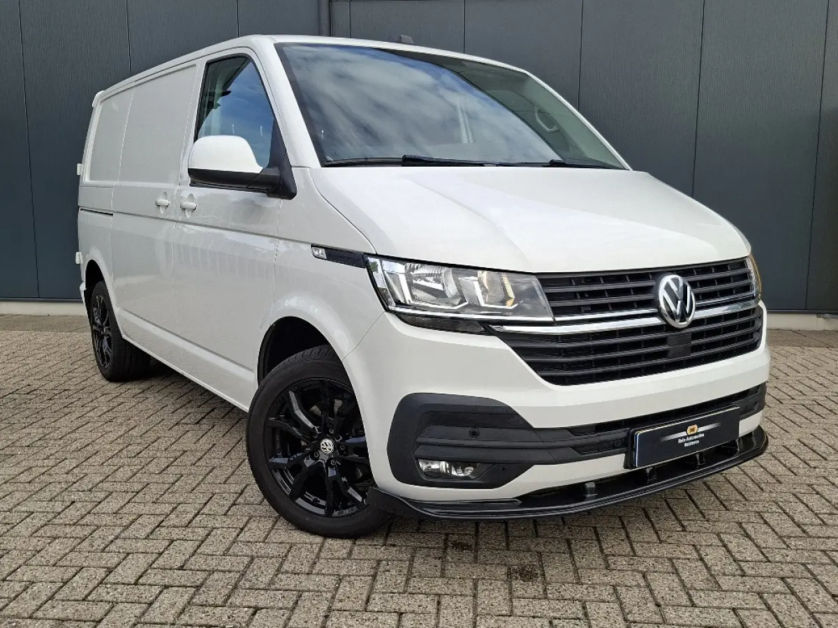 * Automaat L1H1 * Parkeercamera * Navigatiesysteem * Cruise Control * LM Velgen *