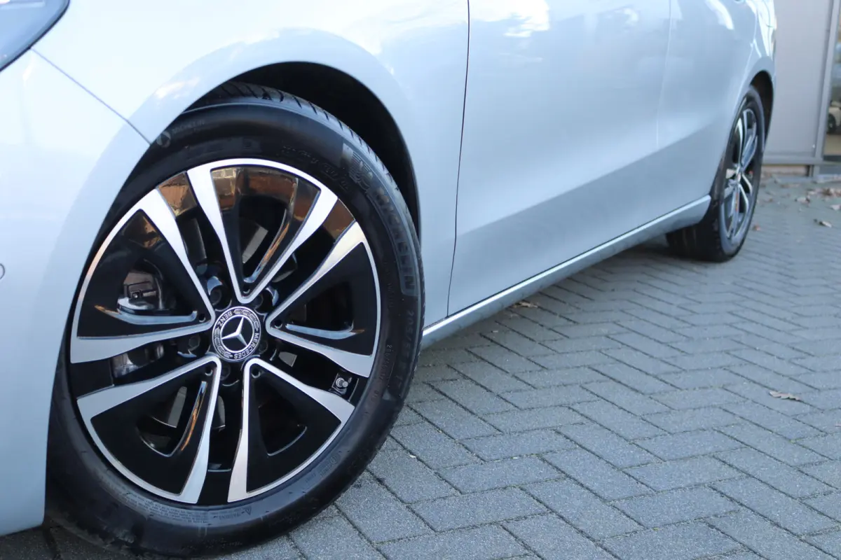 B200 177PK Automaat Mild-Hybrid Luxury Camera/Cruise-control/Elektr.-achterklep/Stoel-stuurverwarming