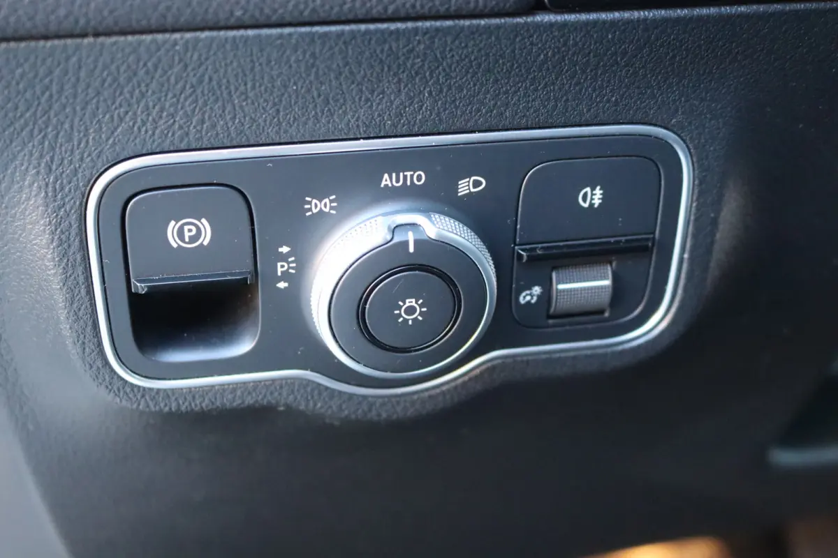 B200 177PK Automaat Mild-Hybrid Luxury Camera/Cruise-control/Elektr.-achterklep/Stoel-stuurverwarming