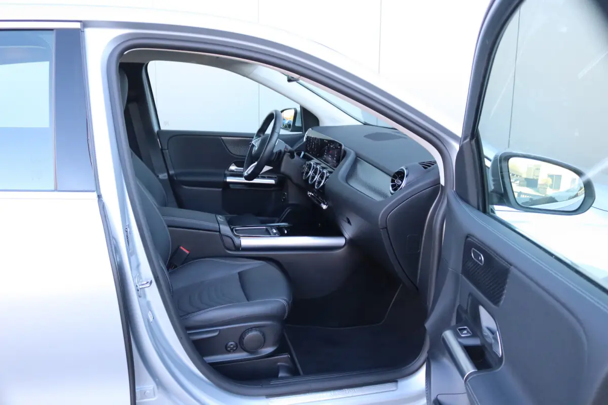 B200 177PK Automaat Mild-Hybrid Luxury Camera/Cruise-control/Elektr.-achterklep/Stoel-stuurverwarming