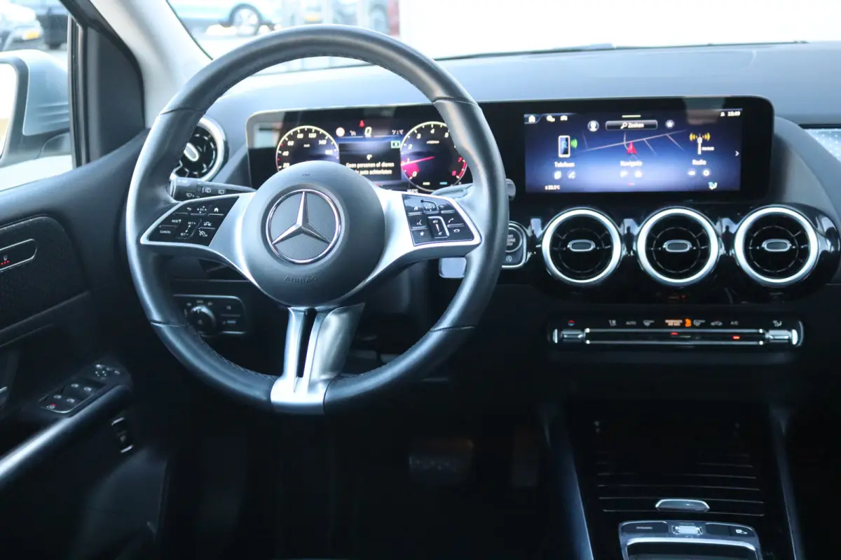 B200 177PK Automaat Mild-Hybrid Luxury Camera/Cruise-control/Elektr.-achterklep/Stoel-stuurverwarming