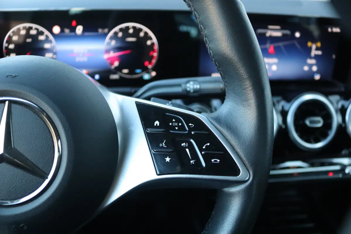 B200 177PK Automaat Mild-Hybrid Luxury Camera/Cruise-control/Elektr.-achterklep/Stoel-stuurverwarming