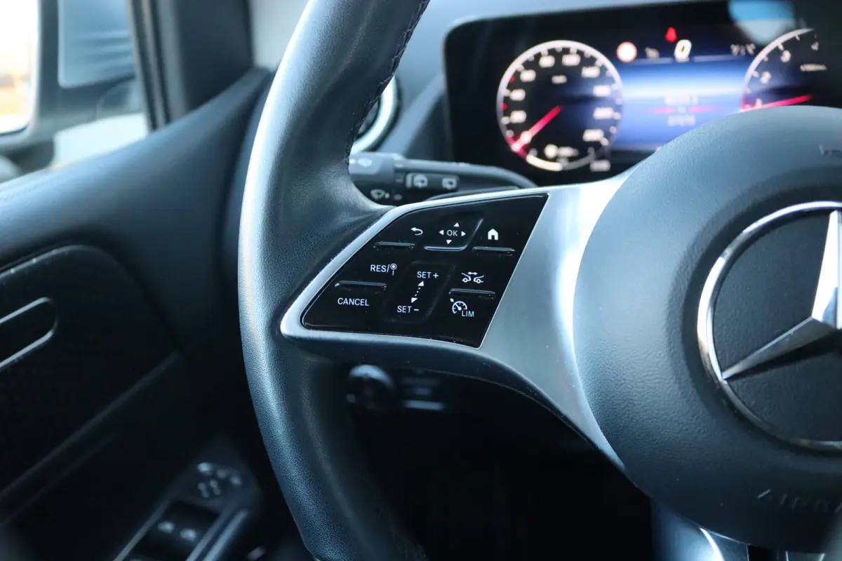 B200 177PK Automaat Mild-Hybrid Luxury Camera/Cruise-control/Elektr.-achterklep/Stoel-stuurverwarming