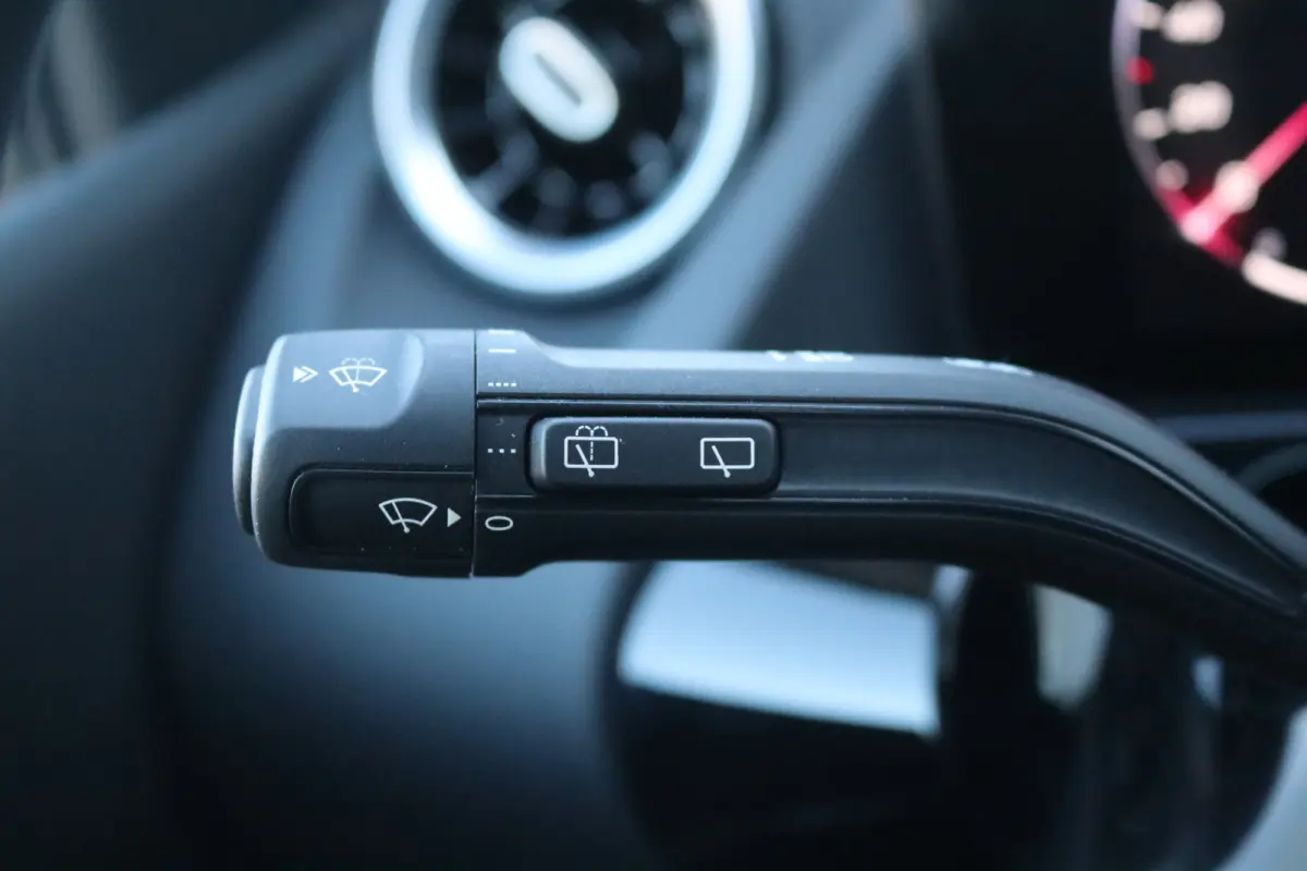 B200 177PK Automaat Mild-Hybrid Luxury Camera/Cruise-control/Elektr.-achterklep/Stoel-stuurverwarming