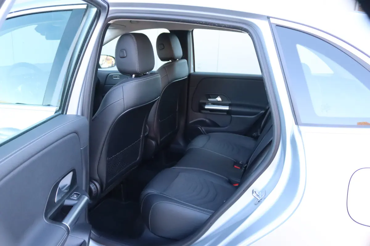 B200 177PK Automaat Mild-Hybrid Luxury Camera/Cruise-control/Elektr.-achterklep/Stoel-stuurverwarming