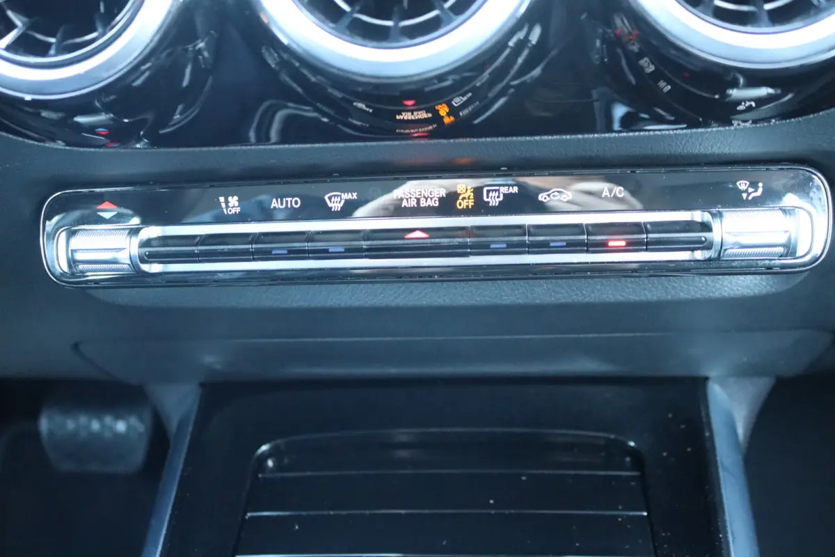B200 177PK Automaat Mild-Hybrid Luxury Camera/Cruise-control/Elektr.-achterklep/Stoel-stuurverwarming