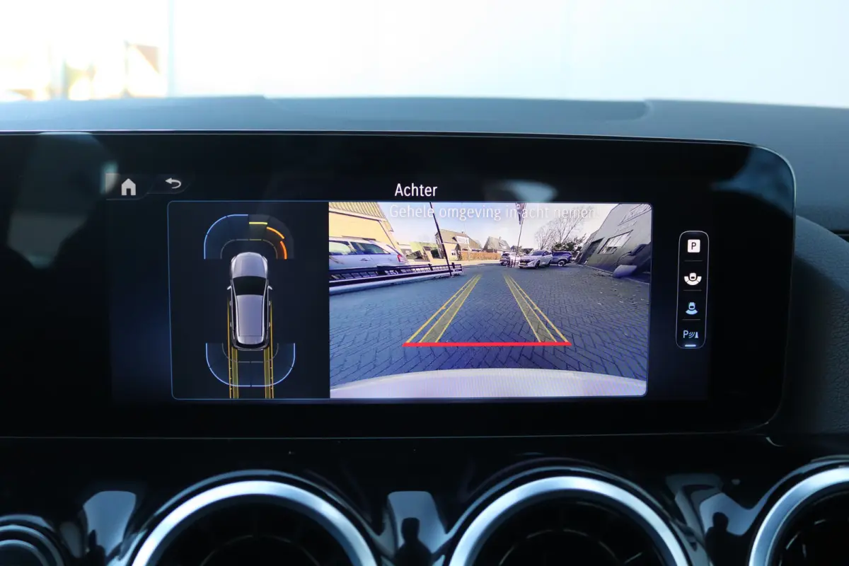 B200 177PK Automaat Mild-Hybrid Luxury Camera/Cruise-control/Elektr.-achterklep/Stoel-stuurverwarming