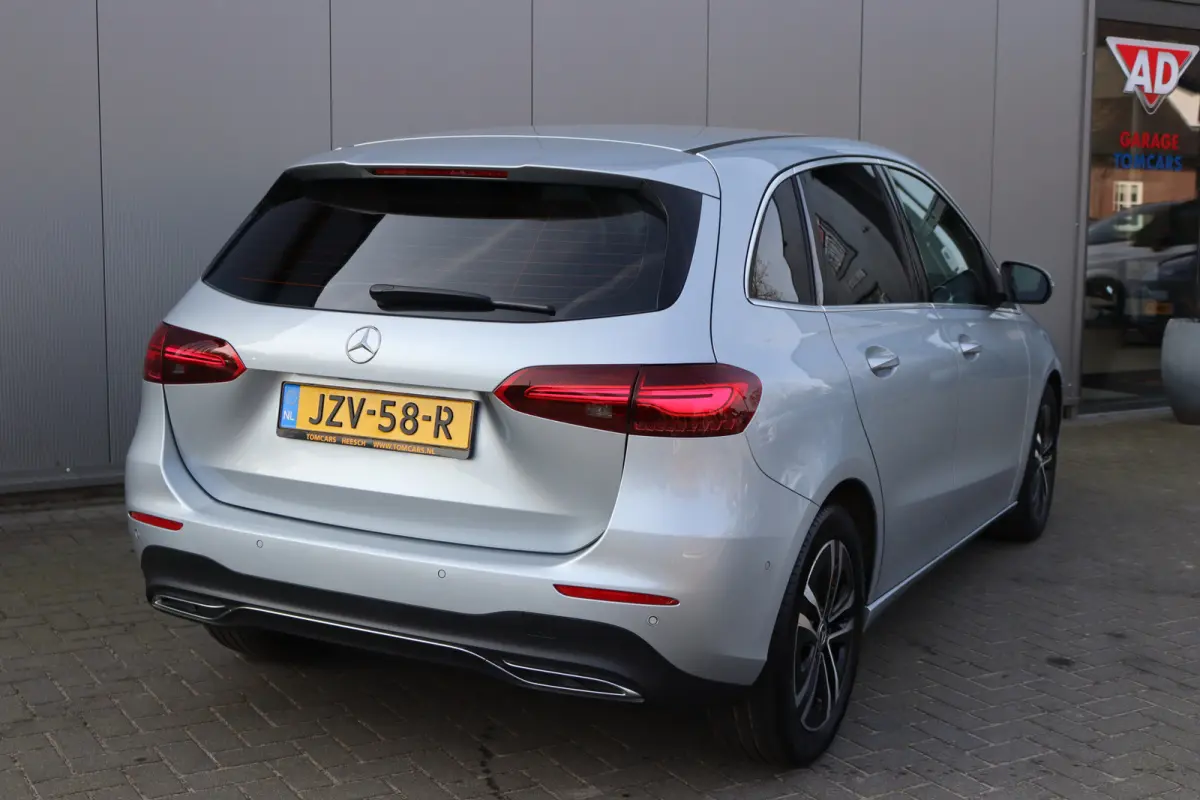 B200 177PK Automaat Mild-Hybrid Luxury Camera/Cruise-control/Elektr.-achterklep/Stoel-stuurverwarming