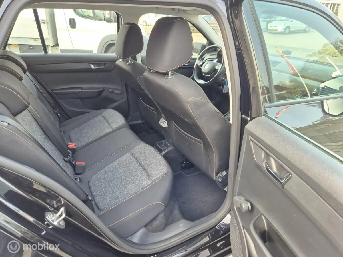 1.0 TSI Business Edition, Navi, Carplay