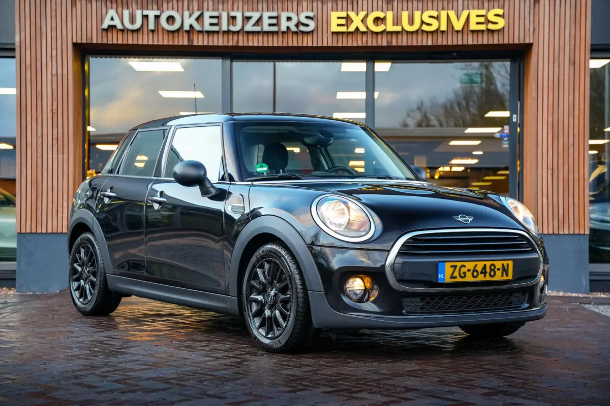MINI (5-deurs) 2019 Benzine Automatisch leasen