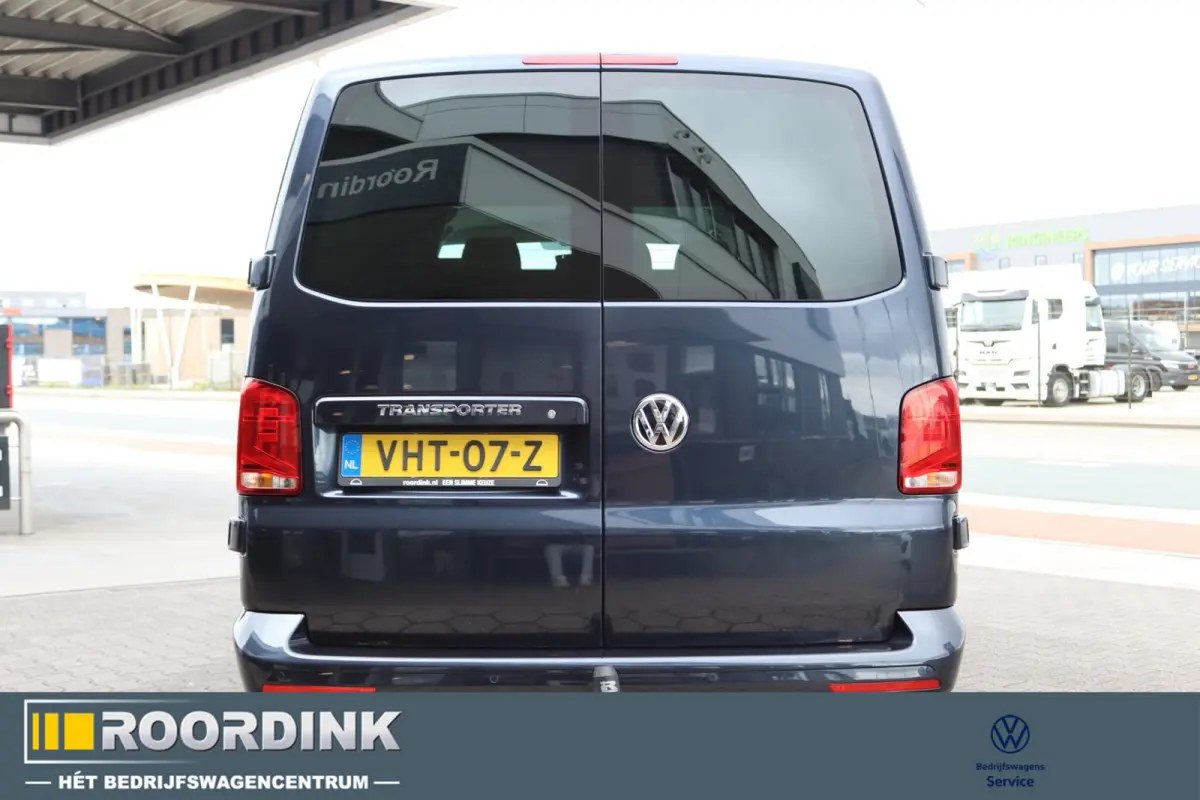 T6 - 150 pk L2H1 DC LMV, bumpers in kleur, trekhaak, PDC
