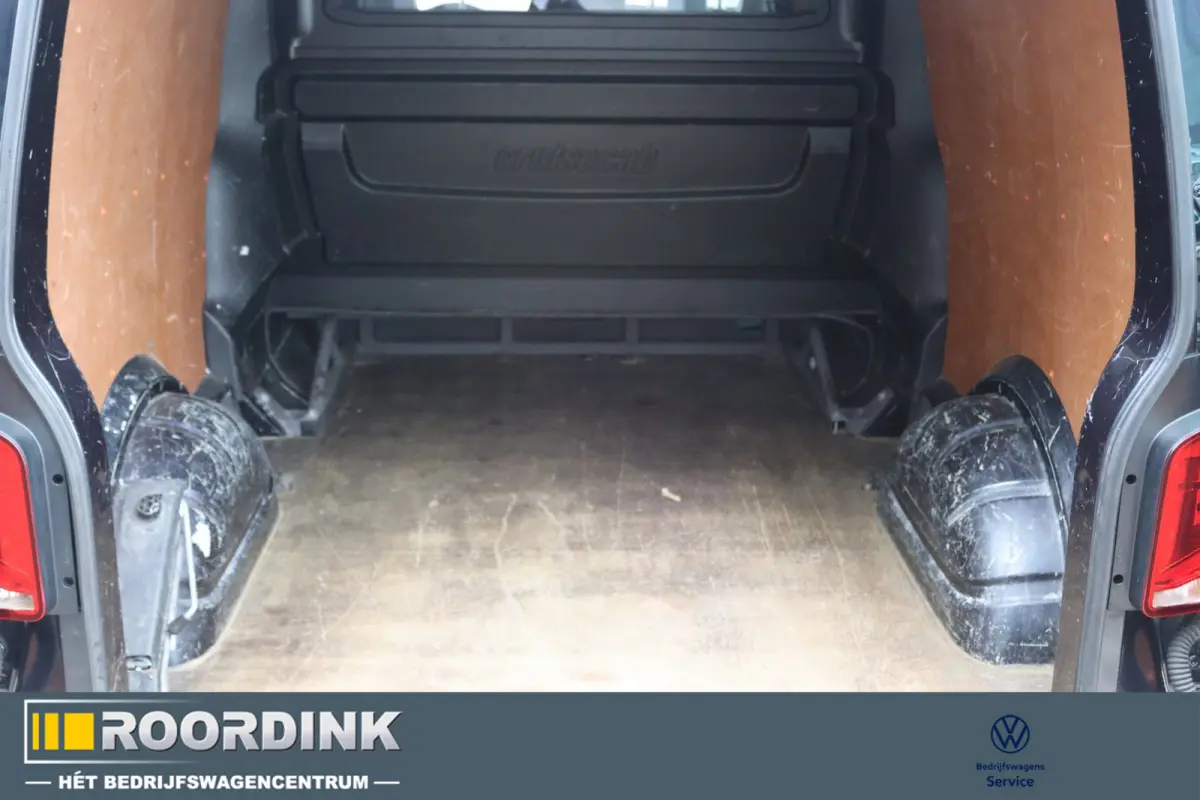T6 - 150 pk L2H1 DC LMV, bumpers in kleur, trekhaak, PDC