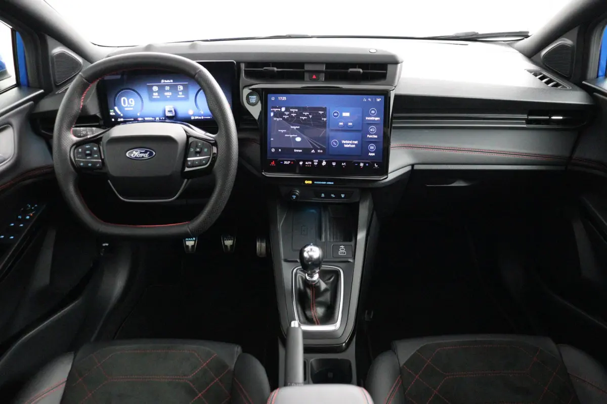 1.0 EcoBoost ST-Line X | 360 Camera | Panoramadak | B&O Audio | 11.049 km |