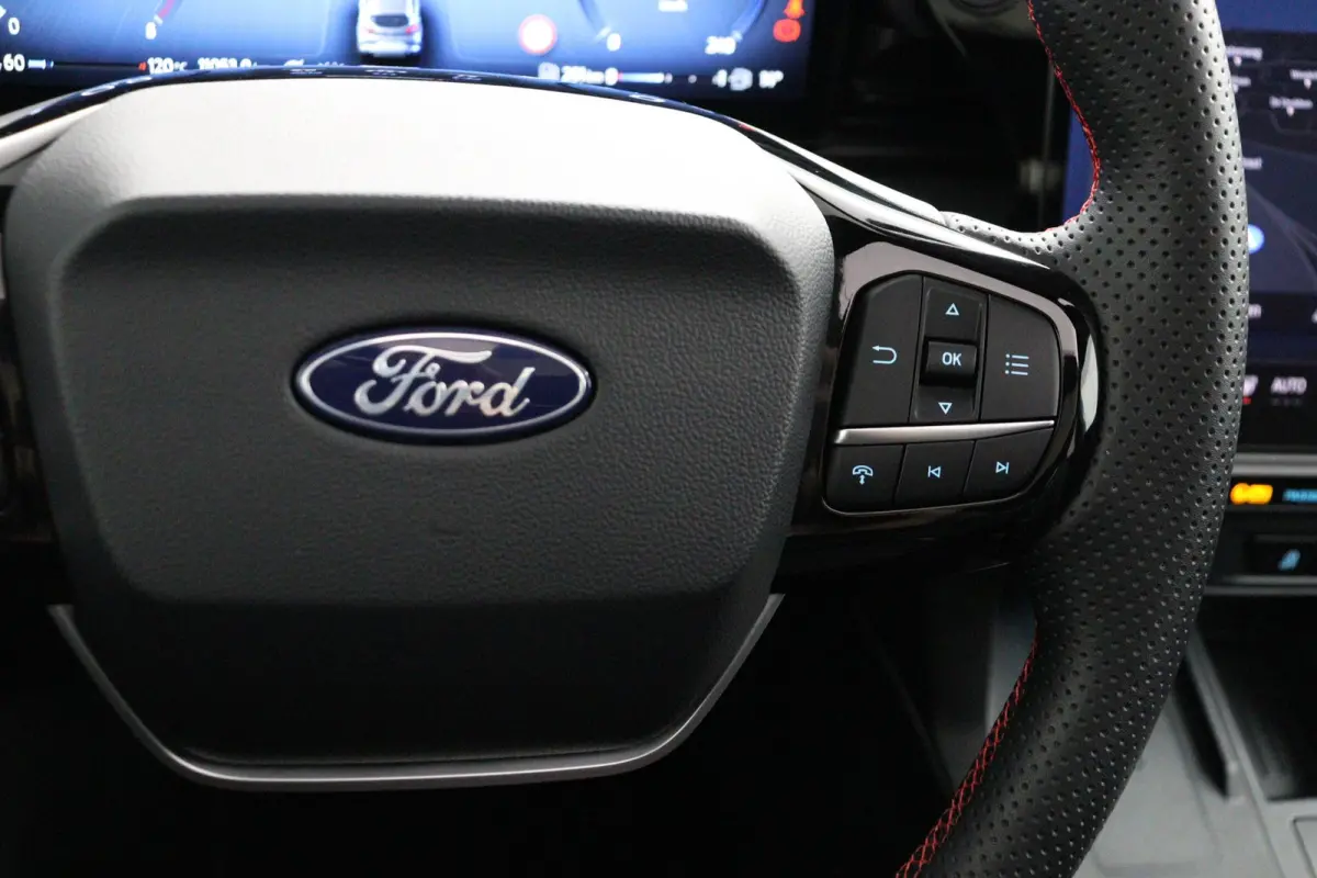 1.0 EcoBoost ST-Line X | 360 Camera | Panoramadak | B&O Audio | 11.049 km |