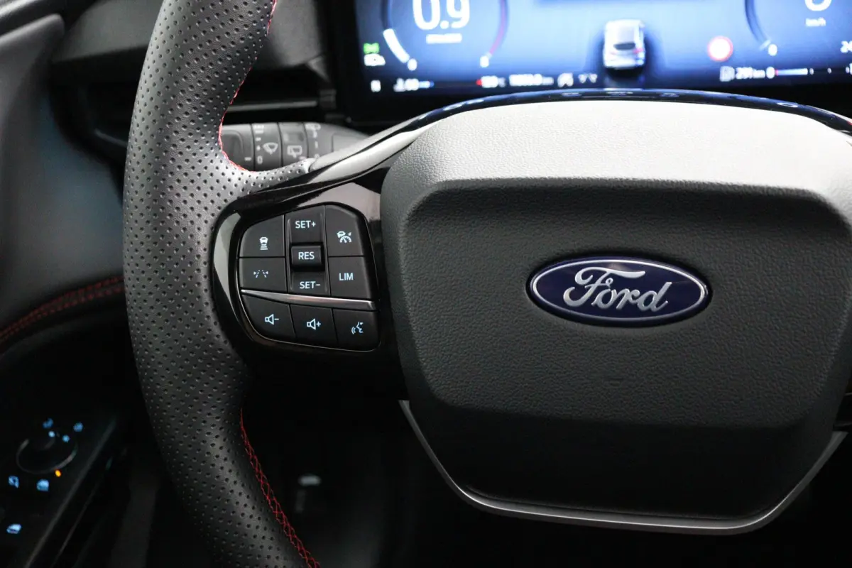 1.0 EcoBoost ST-Line X | 360 Camera | Panoramadak | B&O Audio | 11.049 km |