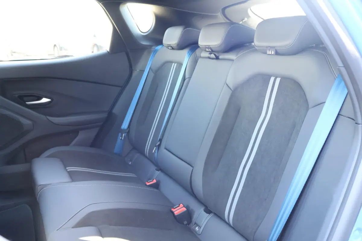 Collection RWD | Voorraad! | Unieke uitvoering! | Achterspoiler | Bodykit met voor, zij en achterskirts | 21 Inch | Collection Gordels |