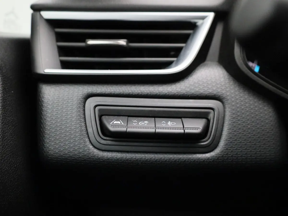 1.6 E-Tech Hybrid 145 Equilibre | Automaat | Navigatie | Cruise control | Airco | Bluetooth | DAB | LMV |