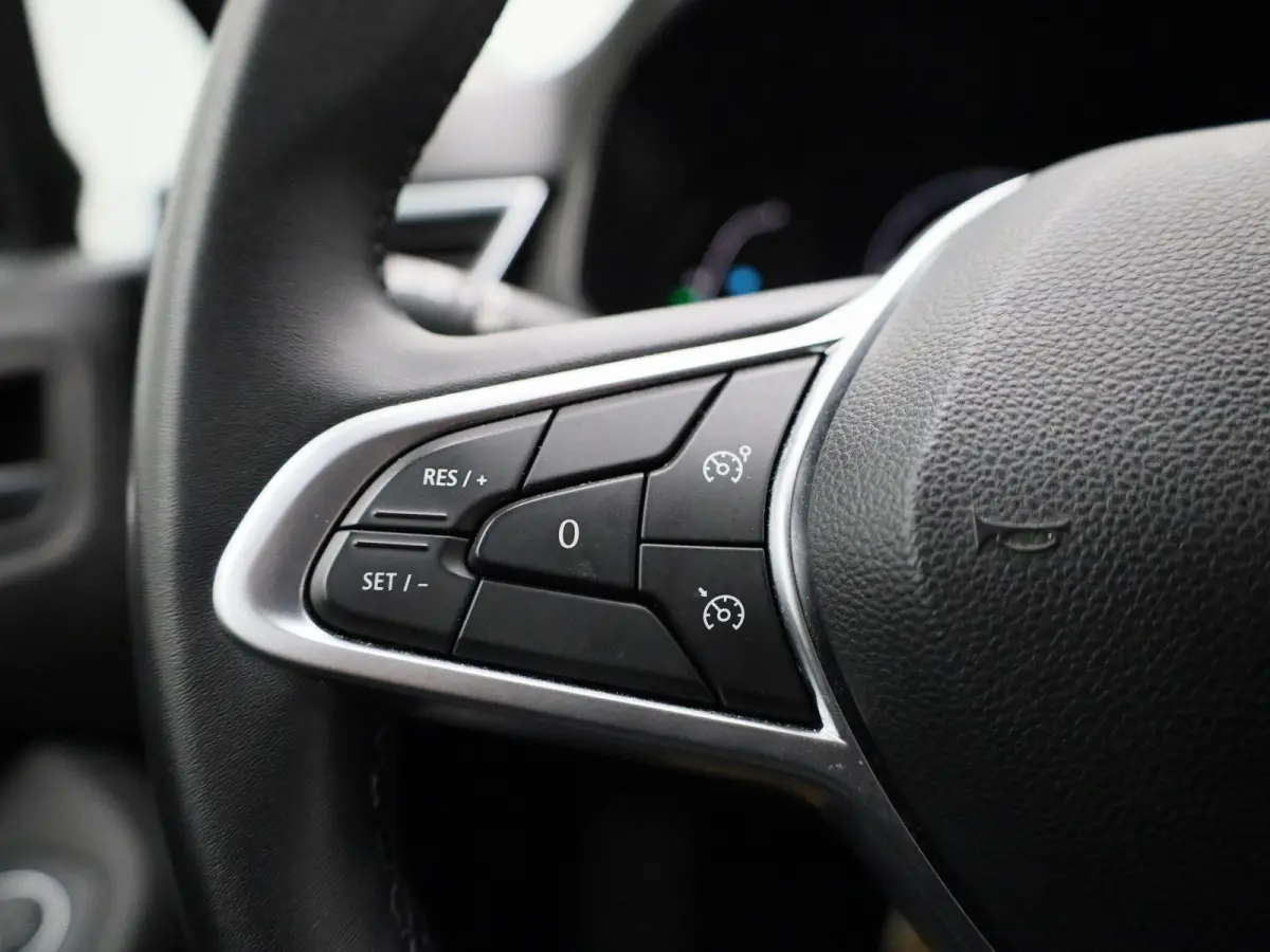 1.6 E-Tech Hybrid 145 Equilibre | Automaat | Navigatie | Cruise control | Airco | Bluetooth | DAB | LMV |