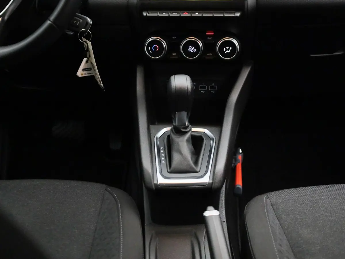 1.6 E-Tech Hybrid 145 Equilibre | Automaat | Navigatie | Cruise control | Airco | Bluetooth | DAB | LMV |