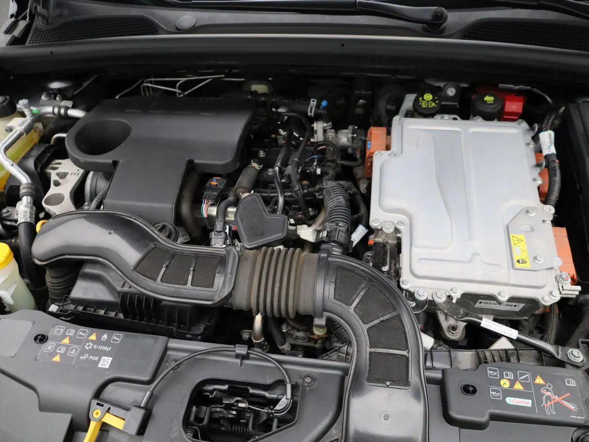1.6 E-Tech Hybrid 145 Equilibre | Automaat | Navigatie | Cruise control | Airco | Bluetooth | DAB | LMV |