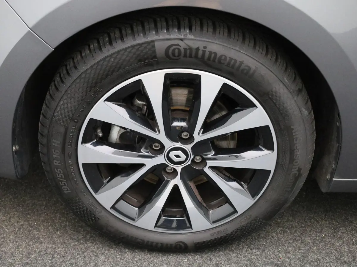 1.6 E-Tech Hybrid 145 Equilibre | Automaat | Navigatie | Cruise control | Airco | Bluetooth | DAB | LMV |