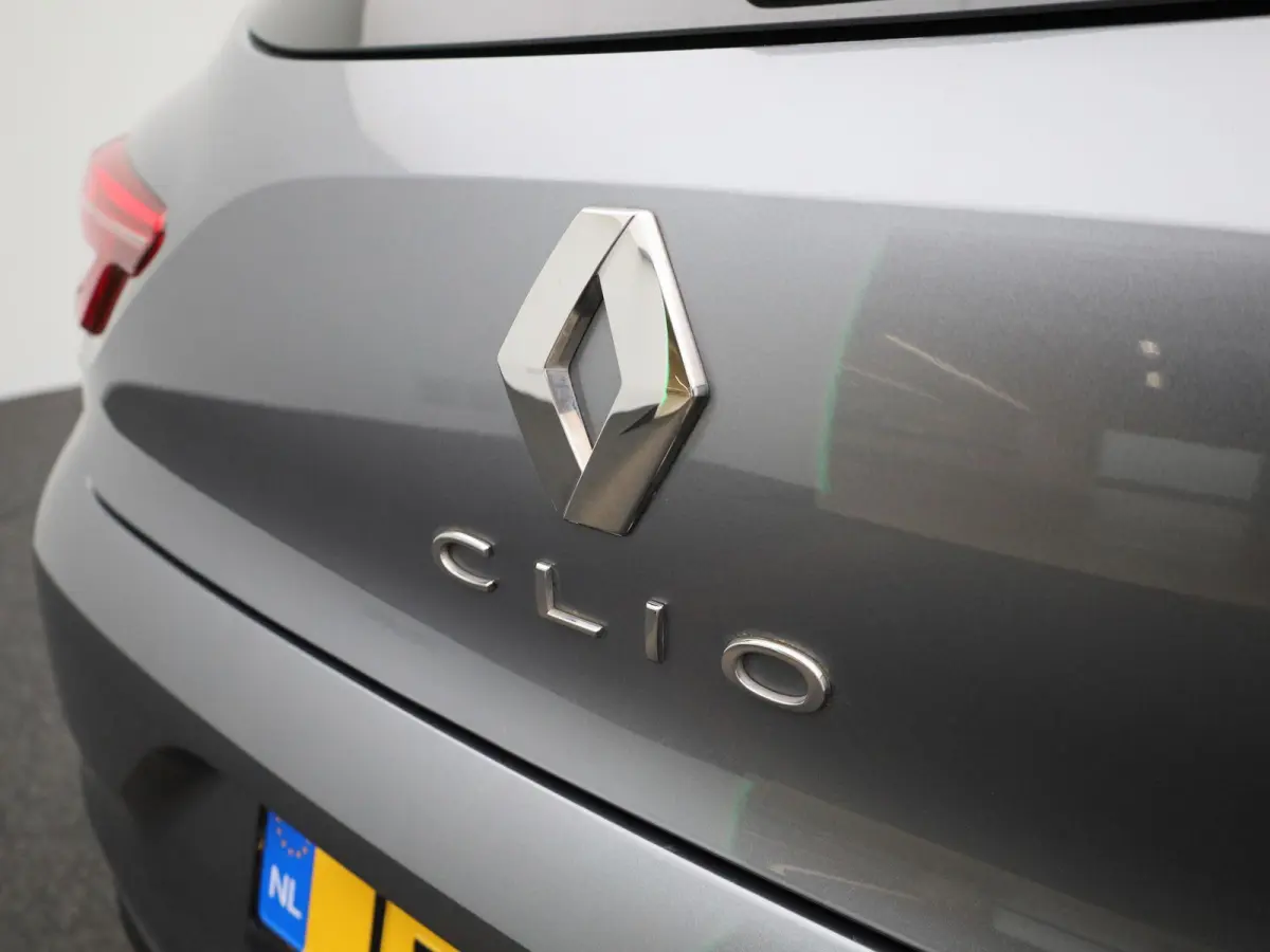 1.6 E-Tech Hybrid 145 Equilibre | Automaat | Navigatie | Cruise control | Airco | Bluetooth | DAB | LMV |
